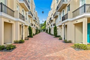 408 REGENT LANE, SAINT PETERSBURG, FL 33701 Sold 10/30/24