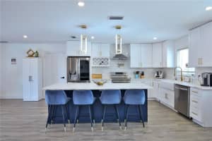 2404 BAYSHORE GARDENS PARKWAY, BRADENTON, FL 34207 Sold 01/02/25