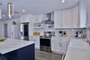 2404 BAYSHORE GARDENS PARKWAY, BRADENTON, FL 34207 Sold 01/02/25