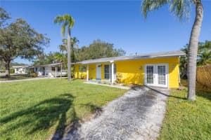 141 43RD AVENUE, SAINT PETERSBURG, FL 33703 Sold 01/06/25