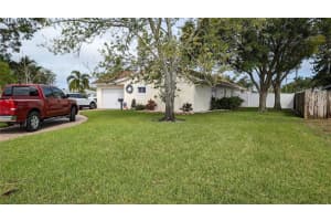 8719 SUNLIT COVE DRIVE, SAINT PETERSBURG, FL 33702 Sold 11/08/24