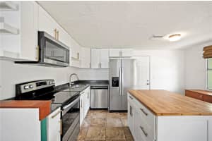 3915 BAY AVENUE, TAMPA, FL 33616 Sold 11/22/24