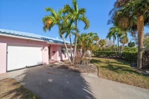 996 BRUCE AVENUE, CLEARWATER BEACH, FL 33767 Sold 01/03/25
