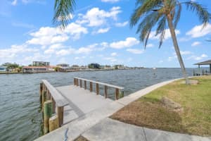 324 WINDWARD ISLAND, CLEARWATER BEACH, FL 33767 Sold 12/10/24