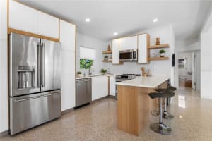 2800 66TH WAY, SAINT PETERSBURG, FL 33710 Sold 12/17/24