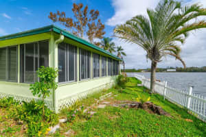 1324 LIVE OAK PARKWAY, TARPON SPRINGS, FL 34689 Sold 01/10/25