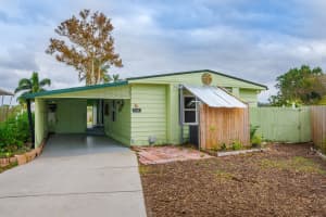 1324 LIVE OAK PARKWAY, TARPON SPRINGS, FL 34689 Sold 01/10/25