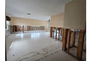 6496 FAIRWAY VIEW BOULEVARD, SAINT PETERSBURG, FL 33707 Sold 01/17/25