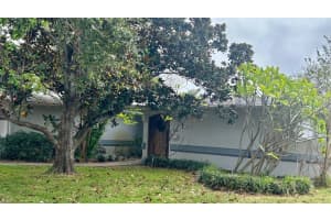 386 BAYVIEW DRIVE, SAINT PETERSBURG, FL 33704 Sold 12/17/24