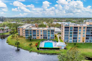 4530 Pinebrook Cir #208, BRADENTON
