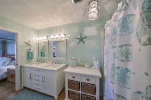 221 SHERWOOD DRIVE, BRADENTON, FL 34210 Sold 12/27/24