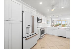 7872 SAILBOAT KEY BOULEVARD, SOUTH PASADENA, FL 33707 Sold 02/11/25