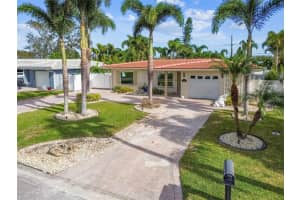 2475 BAYWOOD DRIVE, DUNEDIN, FL 34698 Sold 01/08/25