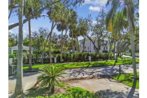 811 GROVE PARK AVENUE, TAMPA, FL 33609 Sold 03/31/25
