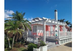 959 MANDALAY AVENUE, CLEARWATER BEACH, FL 33767 Sold 01/07/25