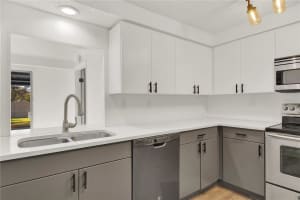 1934 PAR PLACE, SARASOTA, FL 34240 Sold 03/10/25