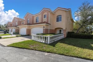 6211 VISTA VERDE COURT COURT, SAINT PETERSBURG, FL 33707 Sold 12/17/24