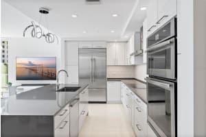 100 1ST AVENUE, ST PETERSBURG, FL 33701 Sold 05/09/25