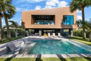 275 44TH AVENUE, ST PETE BEACH, FL 33706 Sold 05/01/25