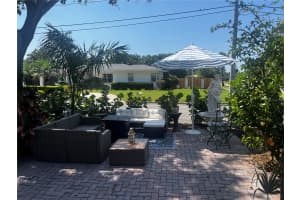 200 CARMONA WAY, ST PETERSBURG, FL 33704 Sold 08/27/25