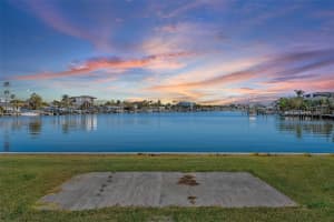 17163 2nd St E, NORTH REDINGTON BEACH