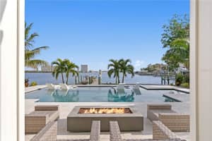 826 79TH STREET, SAINT PETERSBURG, FL 33707 Sold 02/03/25