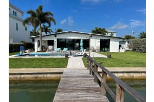 11245 6th St E, Treasure Island, FL 33706, Sold 12/04/24