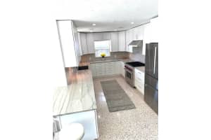 11245 6th St E, Treasure Island, FL 33706, Sold 12/04/24