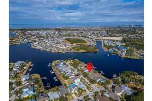 5205 COVESOUND WAY, APOLLO BEACH, FL 33572 Sold 02/28/25
