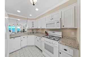 6060 SHORE BOULEVARD, GULFPORT, FL 33707 Sold 04/24/25