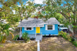 2435 28TH STREET, SAINT PETERSBURG, FL 33713 Sold 01/17/25