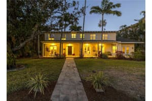 323 COFFEE POT DRIVE, SAINT PETERSBURG, FL 33704 - MLS#MFRTB8329374