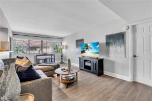 885 VILLAGE DRIVE, ST PETERSBURG, FL 33716 Sold 01/13/25