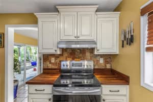 1002 HULL STREET, GULFPORT, FL 33707 Sold 01/10/25
