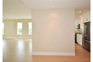 1325 SNELL ISLE BOULEVARD, SAINT PETERSBURG, FL 33704 Sold 02/26/25
