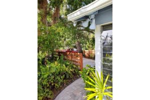 1003 PARK DR, DUNEDIN, FL 34698 Sold 01/16/25