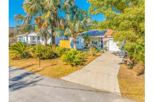 704 CASTLE COURT, TAMPA, FL 33612 Sold 02/14/25