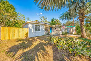 704 CASTLE COURT, TAMPA, FL 33612 Sold 02/14/25