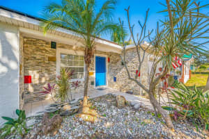 704 CASTLE COURT, TAMPA, FL 33612 Sold 02/14/25