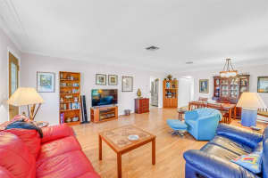 6110 2ND AVENUE, SAINT PETERSBURG, FL 33707 Sold 02/03/25