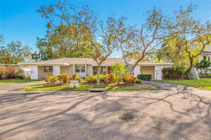100 BAY POINT DRIVE, SAINT PETERSBURG, FL 33704 Sold 05/02/25