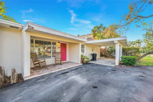 100 BAY POINT DRIVE, SAINT PETERSBURG, FL 33704 Sold 05/02/25