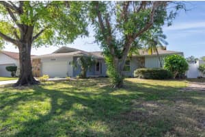 8134 Bayshore Dr, SEMINOLE