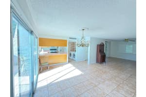 10604 CARROLLBROOK LANE, TAMPA, FL 33618 Sold 04/04/25
