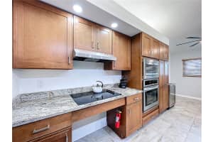 9274 WESTLINKS TERRACE, SEMINOLE, FL 33777 Sold 02/28/25