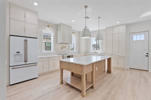 160 80TH AVE N, SAINT PETERSBURG, FL 33702 Sold 02/26/25