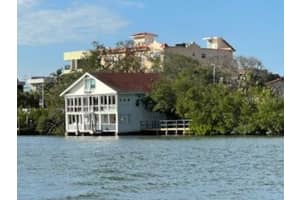 81 GULF BOULEVARD, INDIAN ROCKS BEACH, FL 33785 Sold 06/06/25