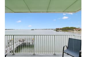 464 PAULA DRIVE, DUNEDIN, FL 34698 Sold 07/10/25