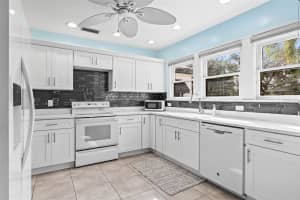 1918 VIRGINIA DRIVE, BRADENTON, FL 34205 Sold 04/10/25