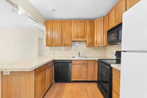 6415 SANDPIPER WAY, SAINT PETERSBURG, FL 33707 Sold 02/21/25